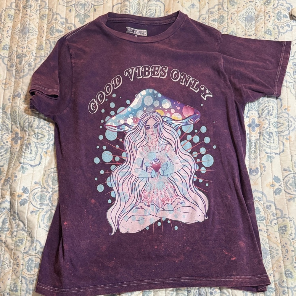 Earthbound Trading Company Purple 'Good Vibes Only' Graphic Thirty Single Small